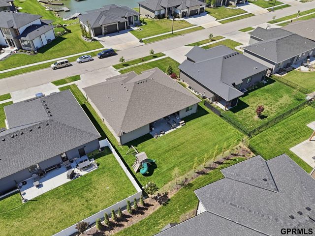 512 Waterside Way, Lincoln, NE 68527