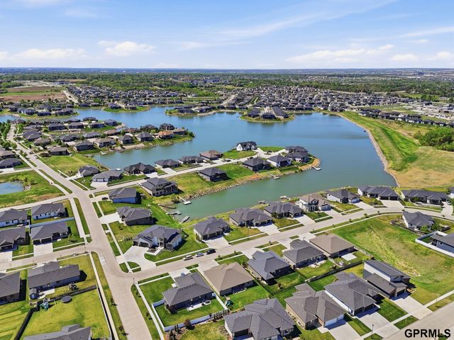 512 Waterside Way, Lincoln, NE 68527