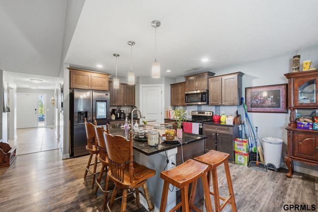 512 Waterside Way, Lincoln, NE 68527