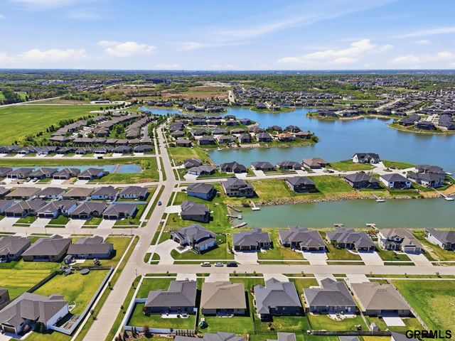 512 Waterside Way, Lincoln, NE 68527
