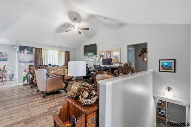 512 Waterside Way, Lincoln, NE 68527