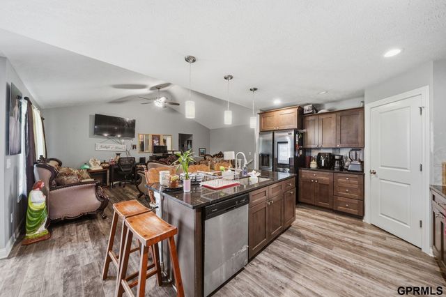 512 Waterside Way, Lincoln, NE 68527