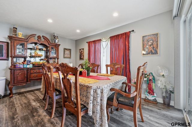512 Waterside Way, Lincoln, NE 68527