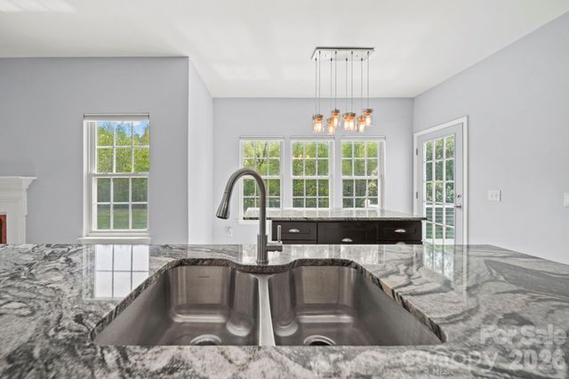 122 Easy Street, Mooresville, NC 28117