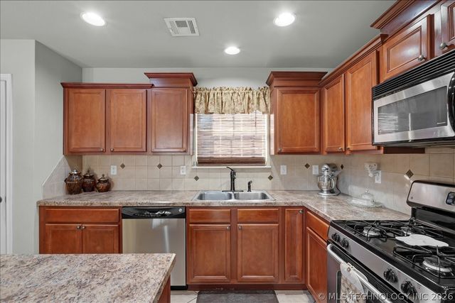 4917 S 190th East Avenue, Tulsa, OK 74134