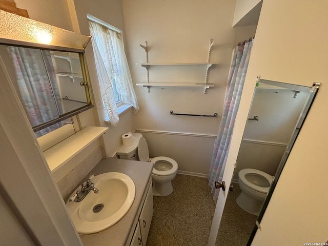 7514 VALLEY OAK ST, Live Oak, TX 78233