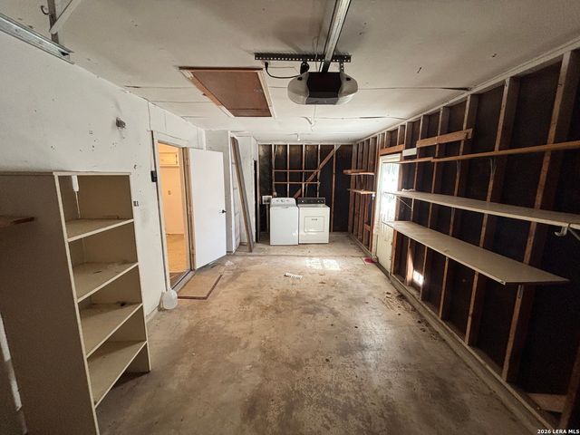 7514 VALLEY OAK ST, Live Oak, TX 78233