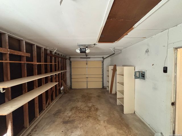 7514 VALLEY OAK ST, Live Oak, TX 78233