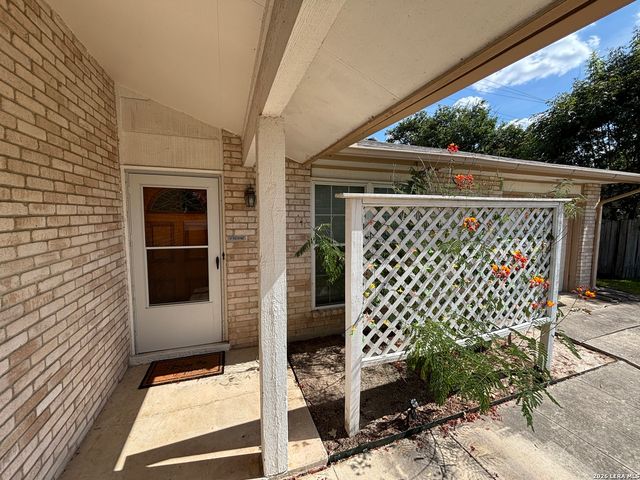 7514 VALLEY OAK ST, Live Oak, TX 78233