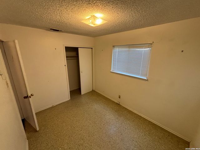 7514 VALLEY OAK ST, Live Oak, TX 78233