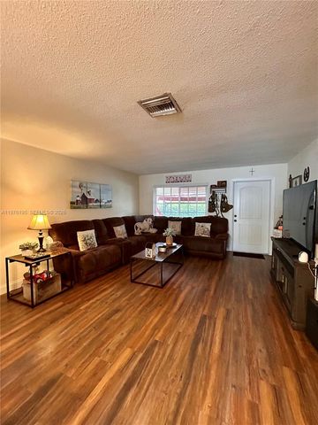 6605 NW 76th St, Tamarac, FL 33321