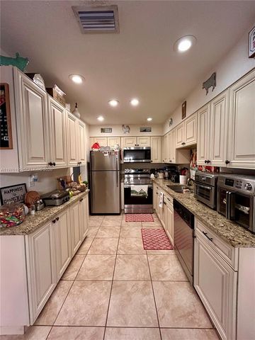 6605 NW 76th St, Tamarac, FL 33321