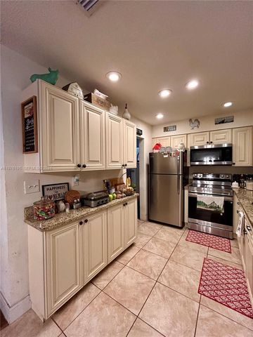 6605 NW 76th St, Tamarac, FL 33321