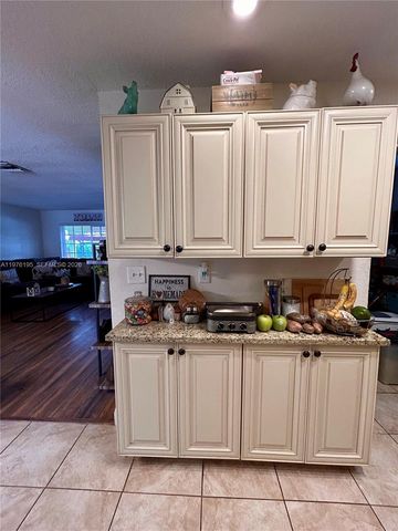 6605 NW 76th St, Tamarac, FL 33321