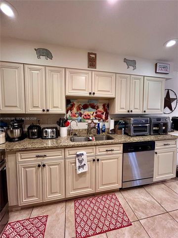 6605 NW 76th St, Tamarac, FL 33321