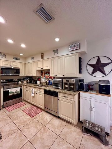 6605 NW 76th St, Tamarac, FL 33321