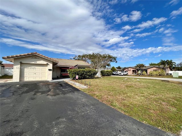 6605 NW 76th St, Tamarac, FL 33321