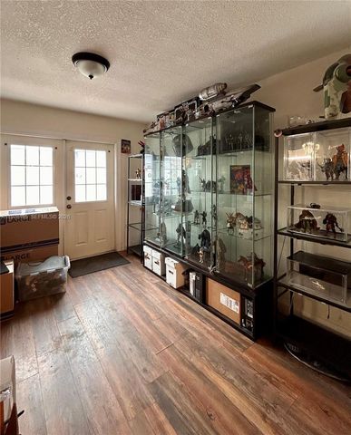 6605 NW 76th St, Tamarac, FL 33321