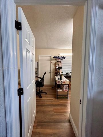 6605 NW 76th St, Tamarac, FL 33321