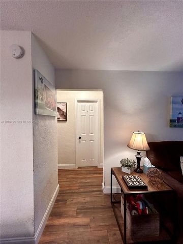 6605 NW 76th St, Tamarac, FL 33321