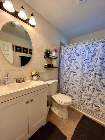 6605 NW 76th St, Tamarac, FL 33321