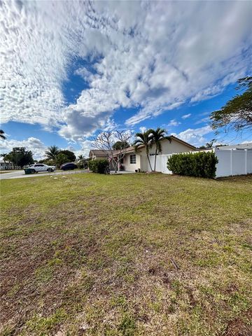 6605 NW 76th St, Tamarac, FL 33321