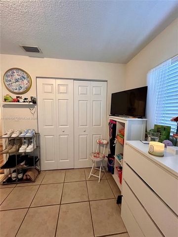 6605 NW 76th St, Tamarac, FL 33321