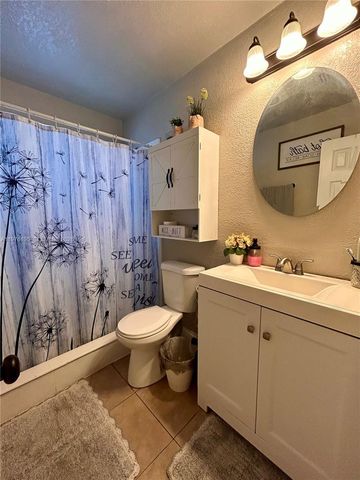 6605 NW 76th St, Tamarac, FL 33321