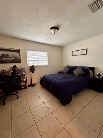 6605 NW 76th St, Tamarac, FL 33321