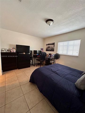 6605 NW 76th St, Tamarac, FL 33321