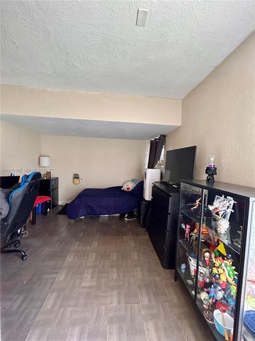 6605 NW 76th St, Tamarac, FL 33321