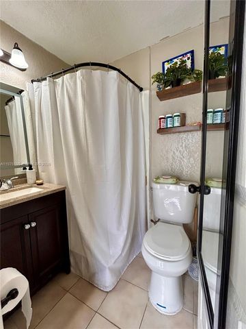 6605 NW 76th St, Tamarac, FL 33321