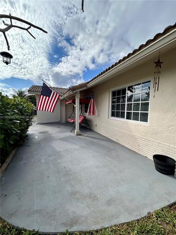 6605 NW 76th St, Tamarac, FL 33321