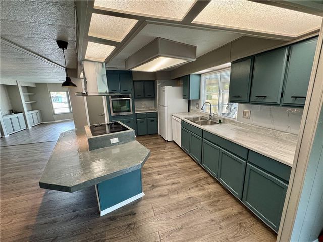 8066 HIGHPOINT BOULEVARD, Brooksville, FL 34613