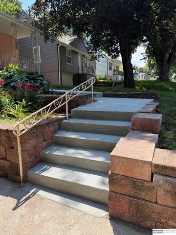 2627 N 70 Street, Omaha, NE 68104