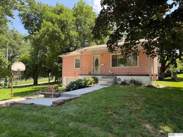 2627 N 70 Street, Omaha, NE 68104