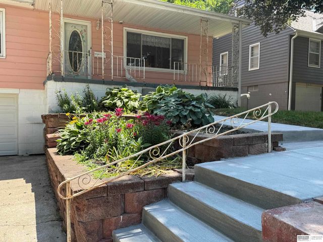 2627 N 70 Street, Omaha, NE 68104