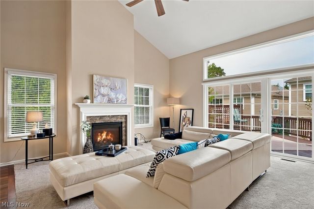 21 Bristol Lane, Rocky River, OH 44116
