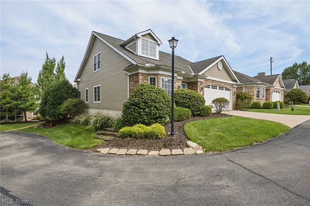 21 Bristol Lane, Rocky River, OH 44116