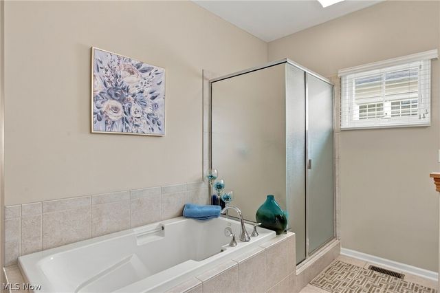 21 Bristol Lane, Rocky River, OH 44116