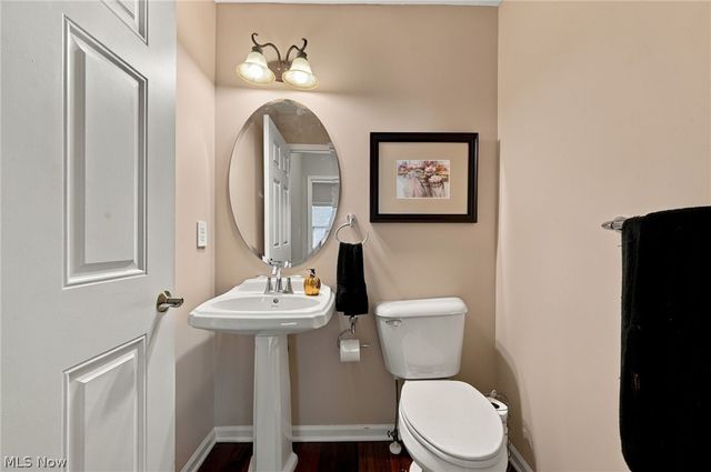 21 Bristol Lane, Rocky River, OH 44116