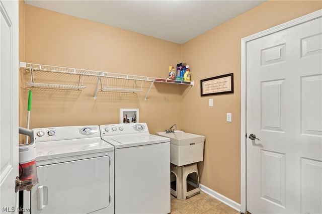 21 Bristol Lane, Rocky River, OH 44116