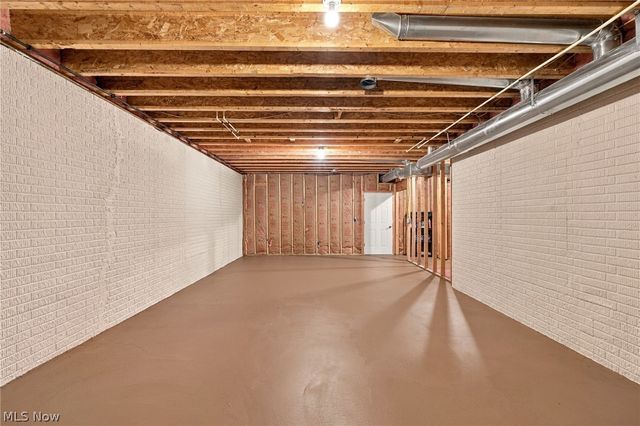 21 Bristol Lane, Rocky River, OH 44116