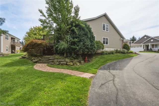 21 Bristol Lane, Rocky River, OH 44116