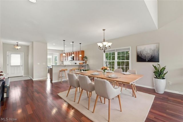 21 Bristol Lane, Rocky River, OH 44116