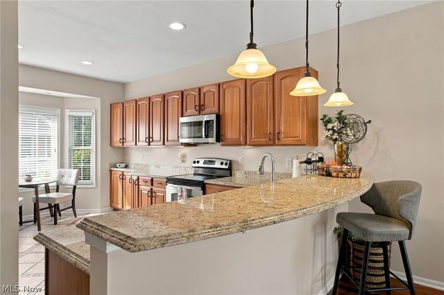 21 Bristol Lane, Rocky River, OH 44116