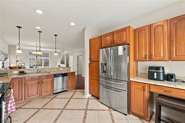 21 Bristol Lane, Rocky River, OH 44116