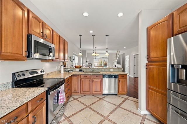21 Bristol Lane, Rocky River, OH 44116