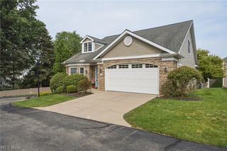 21 Bristol Lane, Rocky River, OH 44116