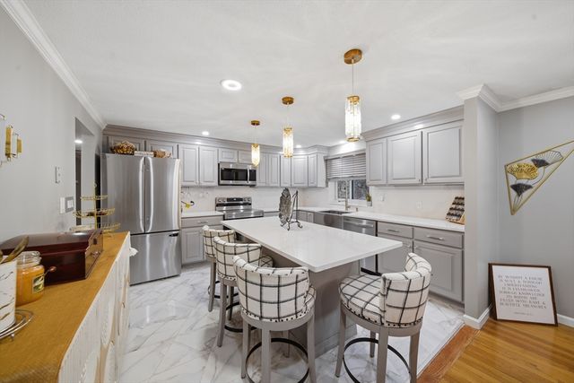 24 Juniper Dr, Saugus, MA 01906